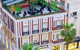 Ambasador Hotel